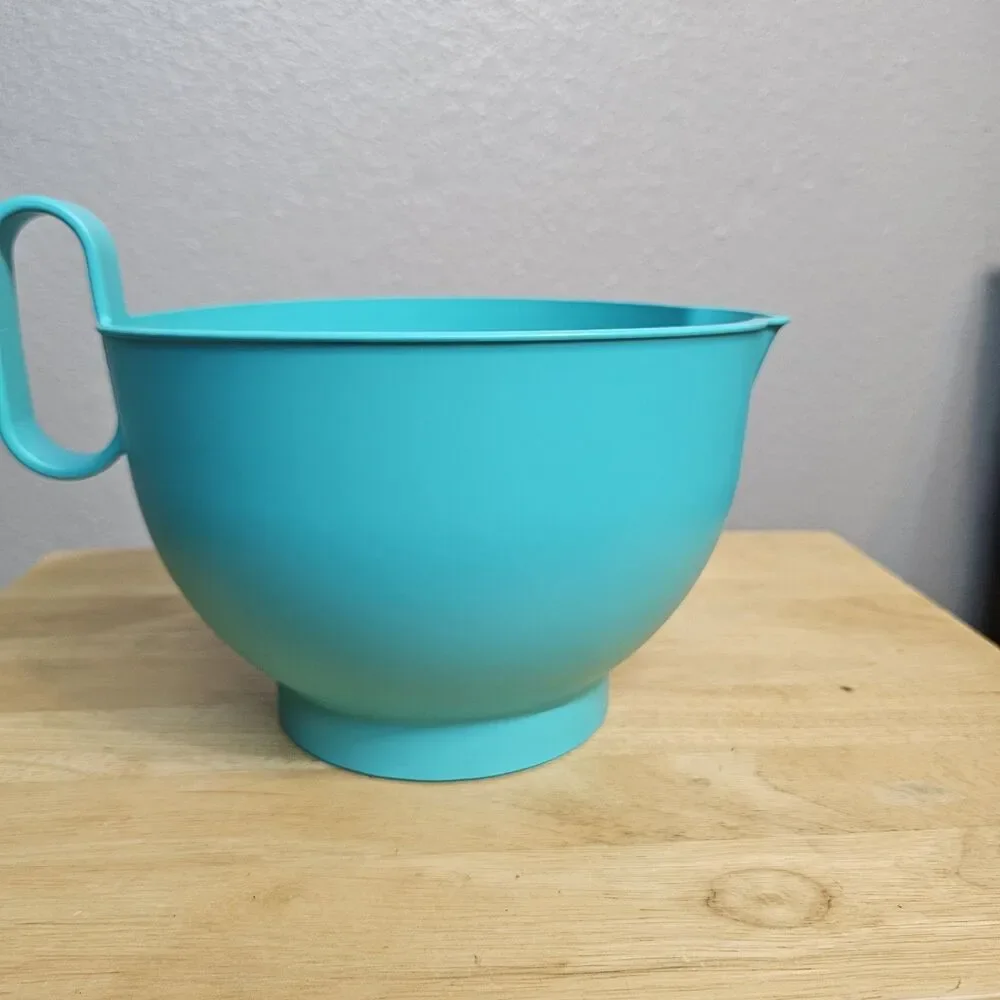 Pampered Chef Turquoise Plastic Mixing Bowl 9